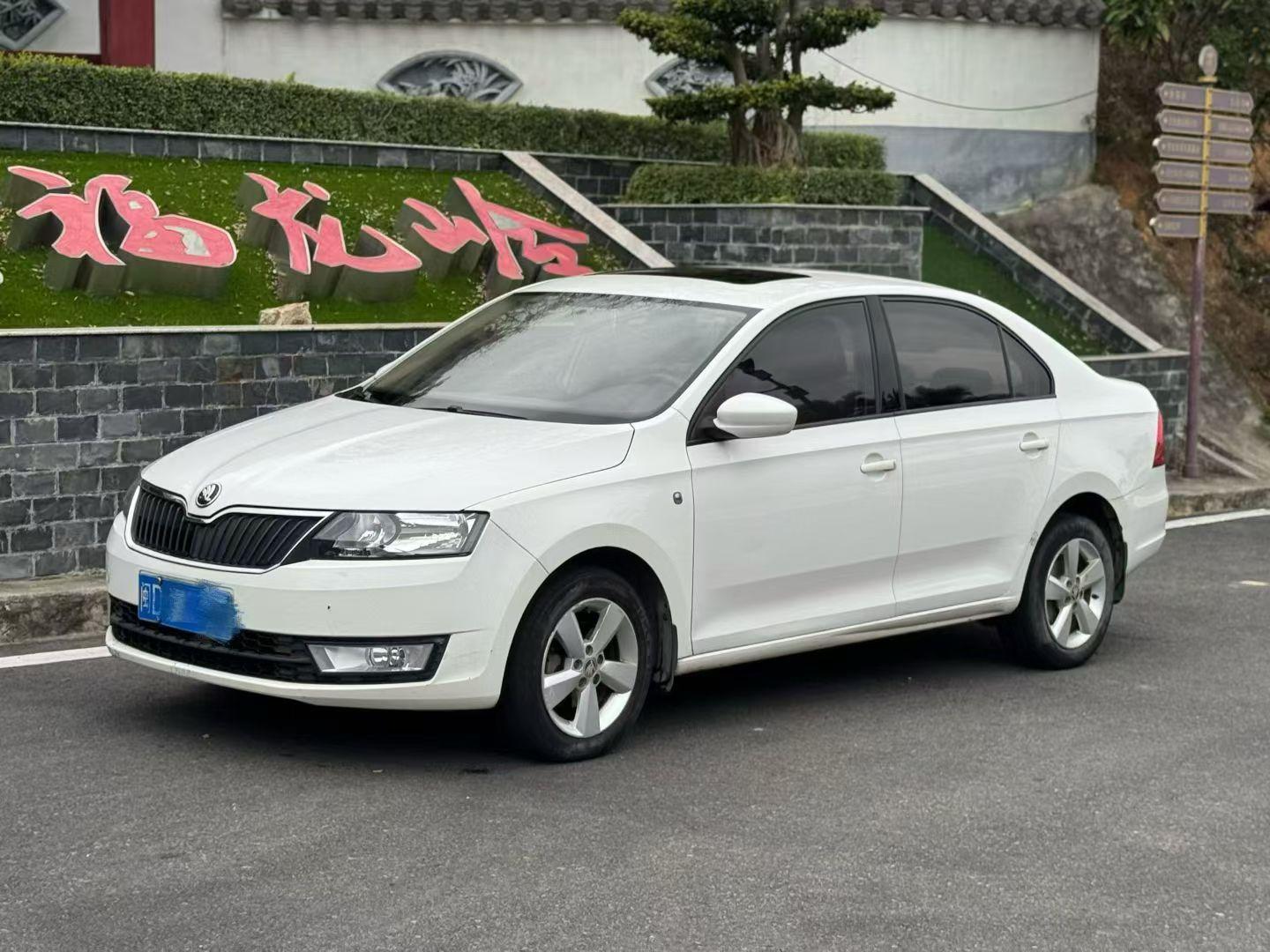 Skoda Rapid 2017 thumb 8