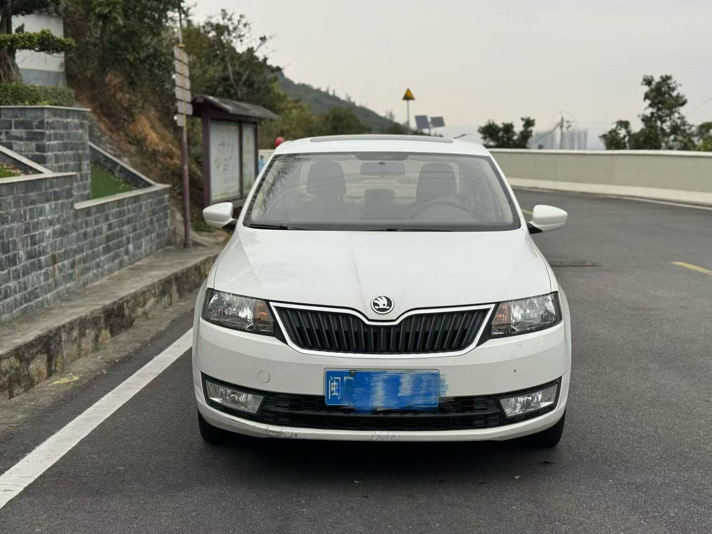 Skoda Rapid 2017 thumb 9