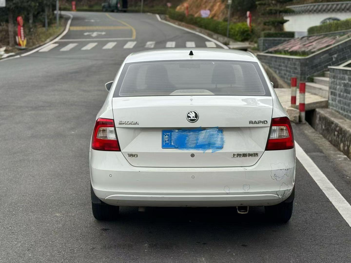 Skoda Rapid 2017 thumb 12