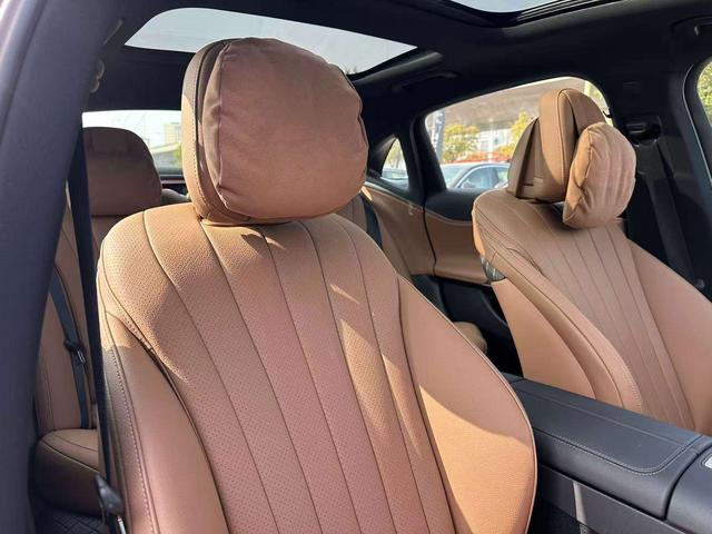 Mercedes-Benz E-Class 2024 thumb 2