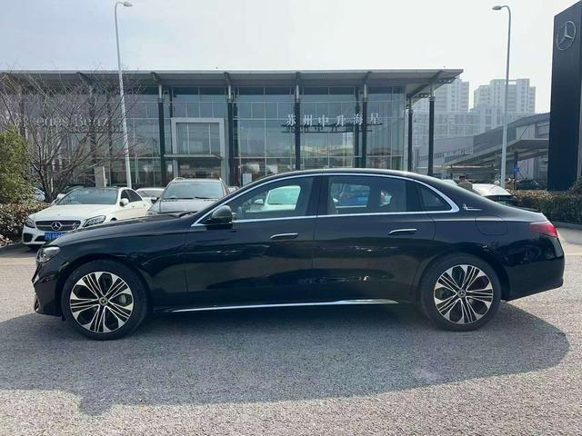 Mercedes-Benz E-Class 2024 thumb 3