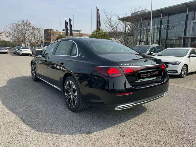 Mercedes-Benz E-Class 2024 thumb 8