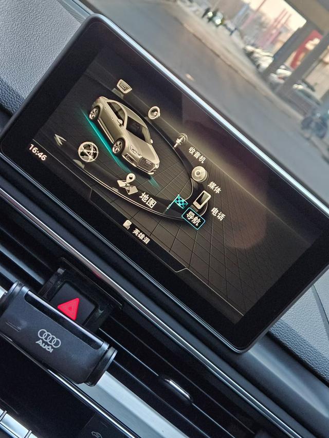 Audi A4 2019 thumb 2