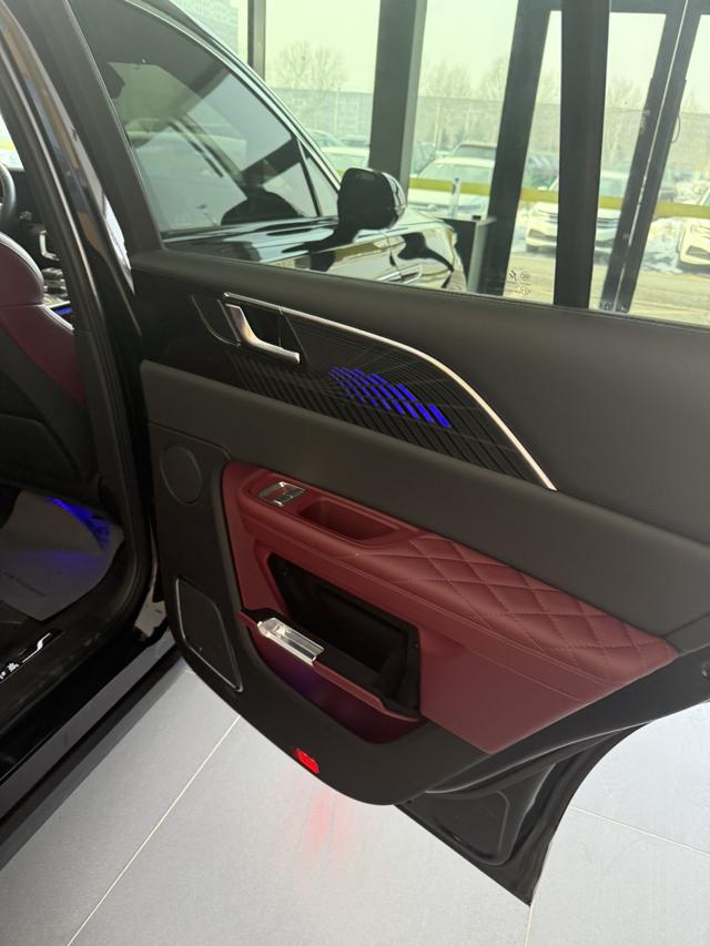 Hongqi E-HS9 2022 thumb 2
