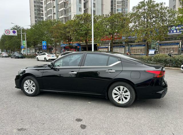 Nissan Altima 2021 thumb 3