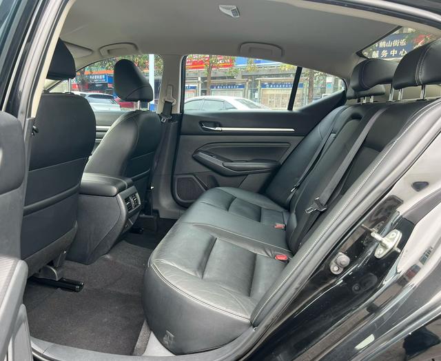 Nissan Altima 2021 thumb 6