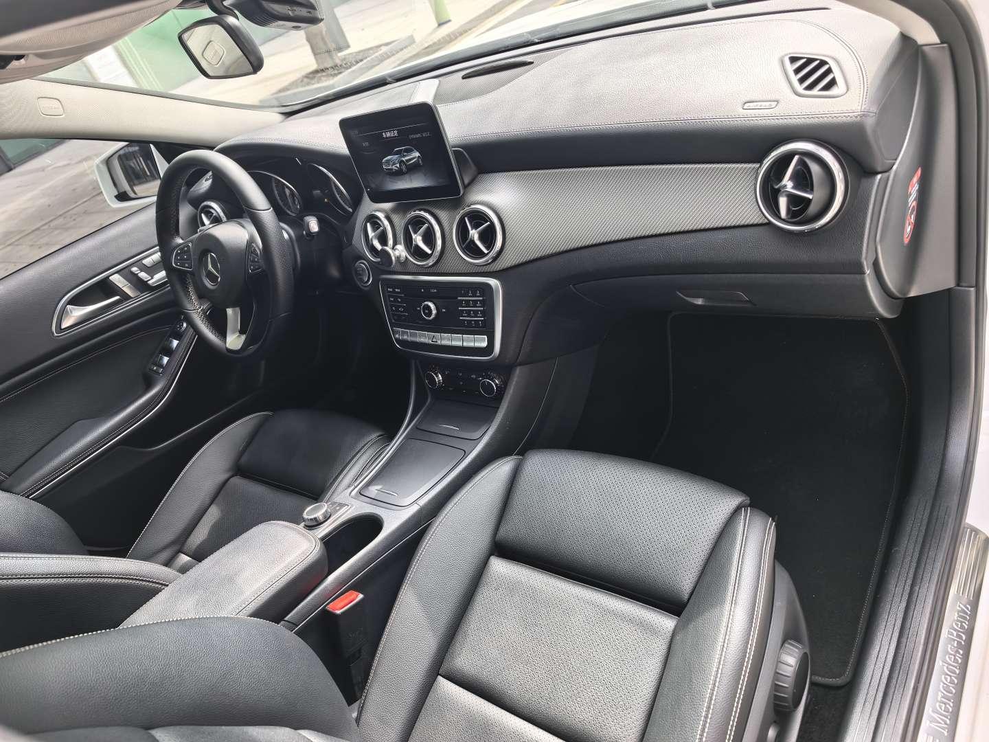 Mercedes-Benz GLA 2017 thumb 10