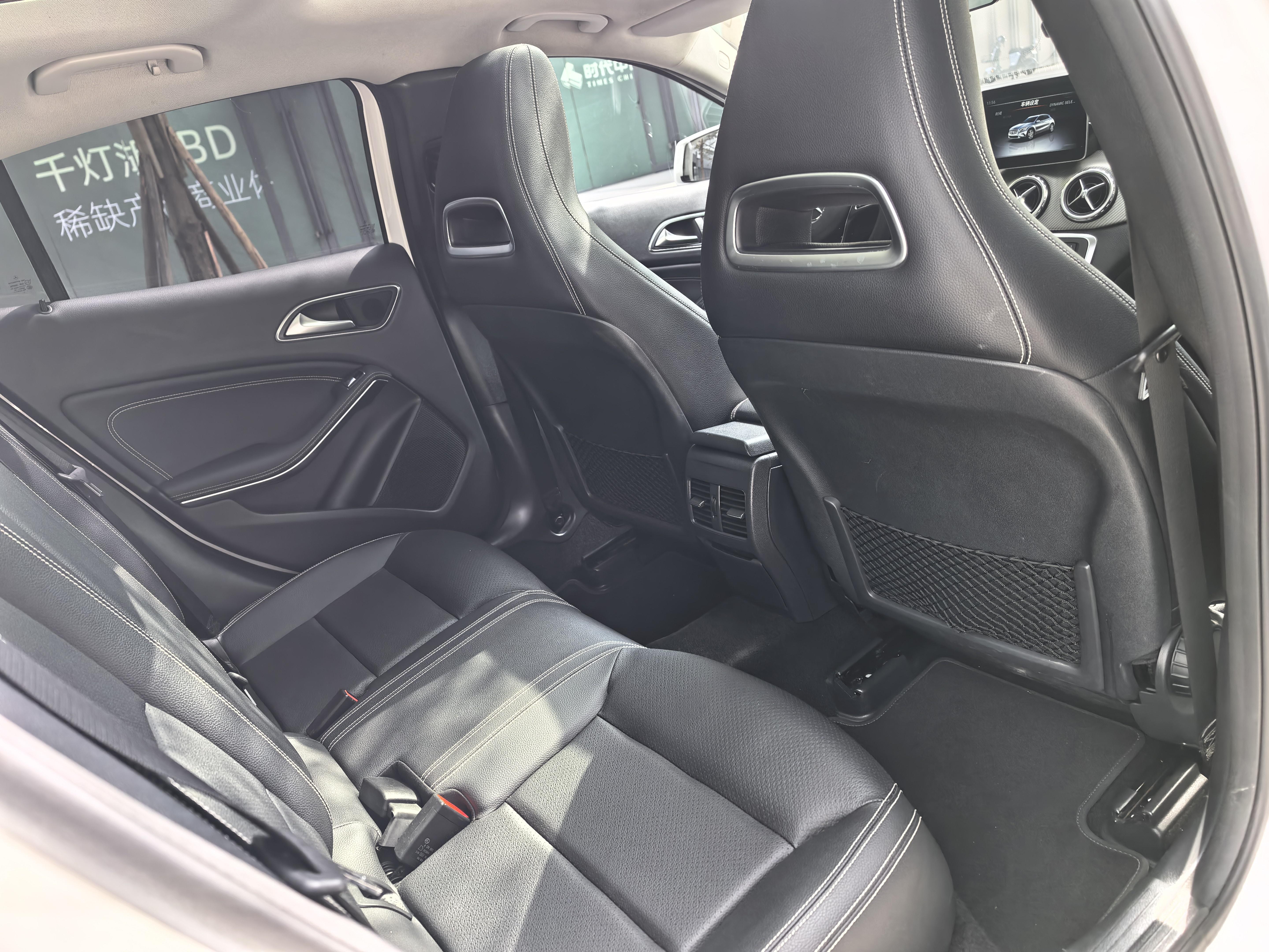 Mercedes-Benz GLA 2017 thumb 11