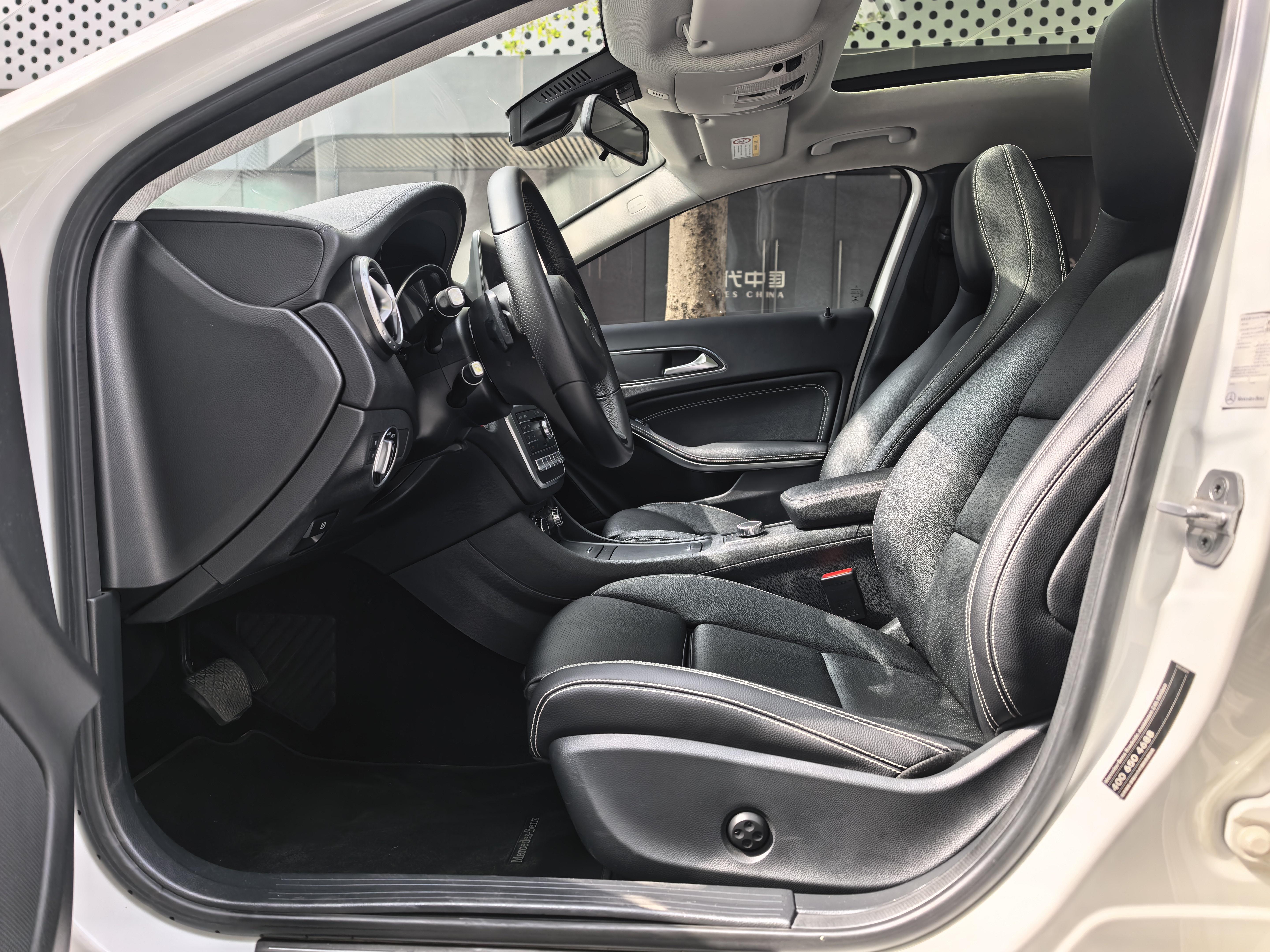 Mercedes-Benz GLA 2017 thumb 12