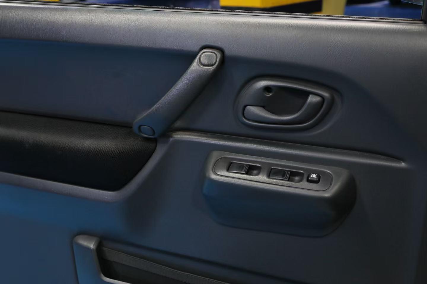 Suzuki Jimny 2012 thumb 9