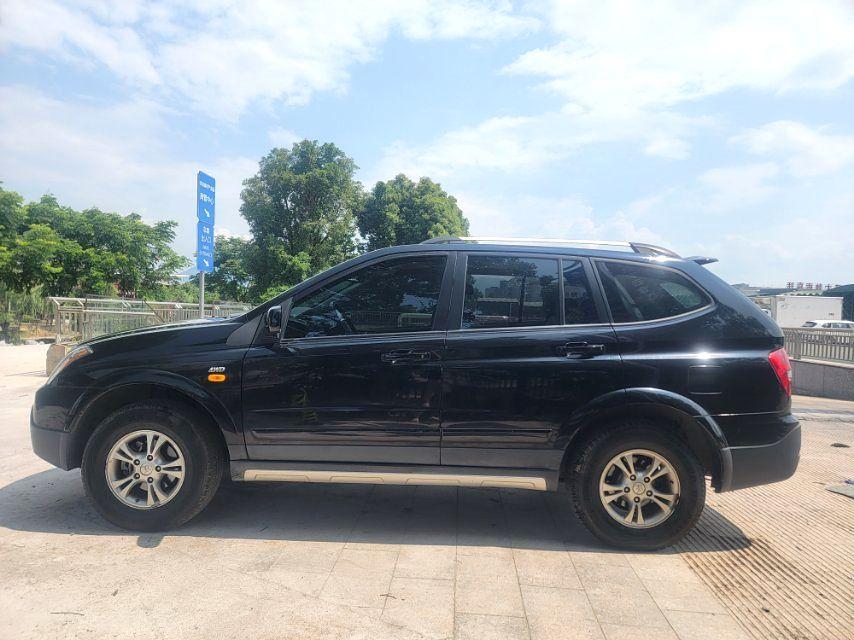 Roewe W5 2012 thumb 2