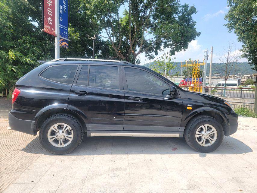 Roewe W5 2012 thumb 6