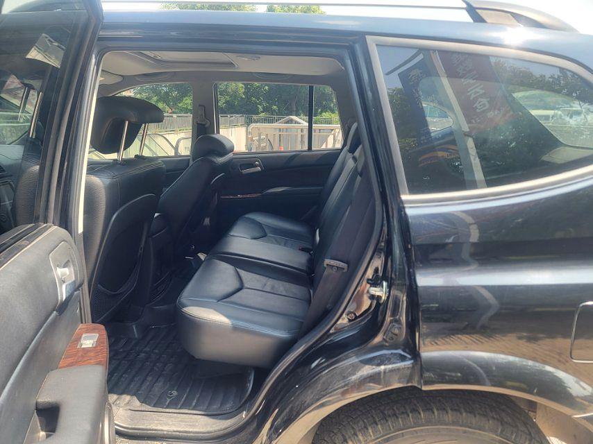 Roewe W5 2012 thumb 11