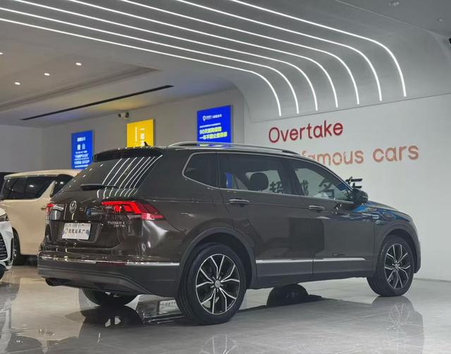 Volkswagen Tiguan 2019 thumb 3