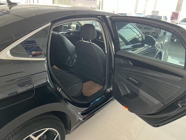 Volkswagen Passat 2023 thumb 2