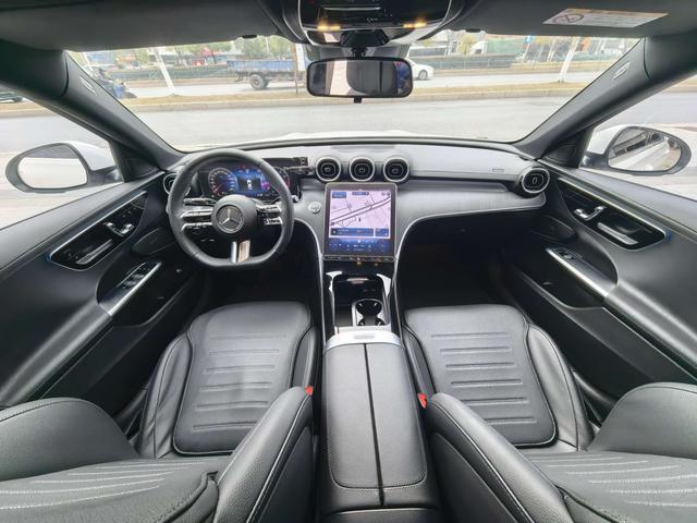 Mercedes-Benz C-Class 2024 thumb 3