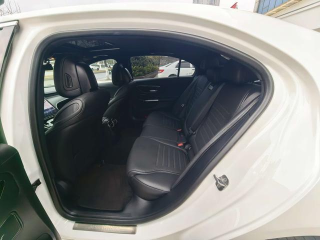 Mercedes-Benz C-Class 2024 thumb 6