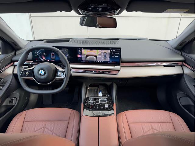 BMW 5 серии 2024 thumb 9