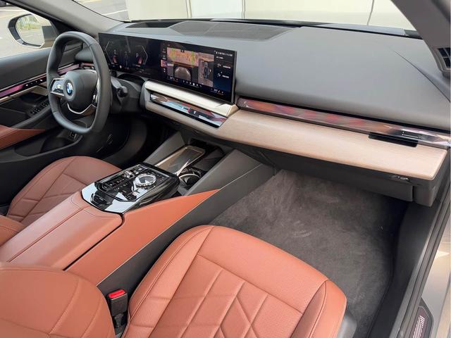 BMW 5 серии 2024 thumb 10