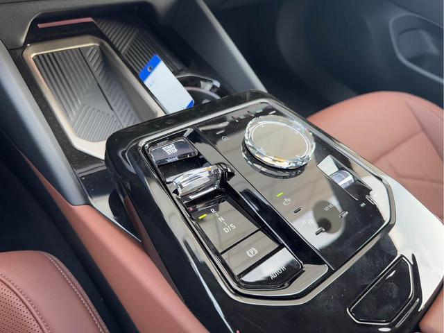 BMW 5 серии 2024 thumb 12