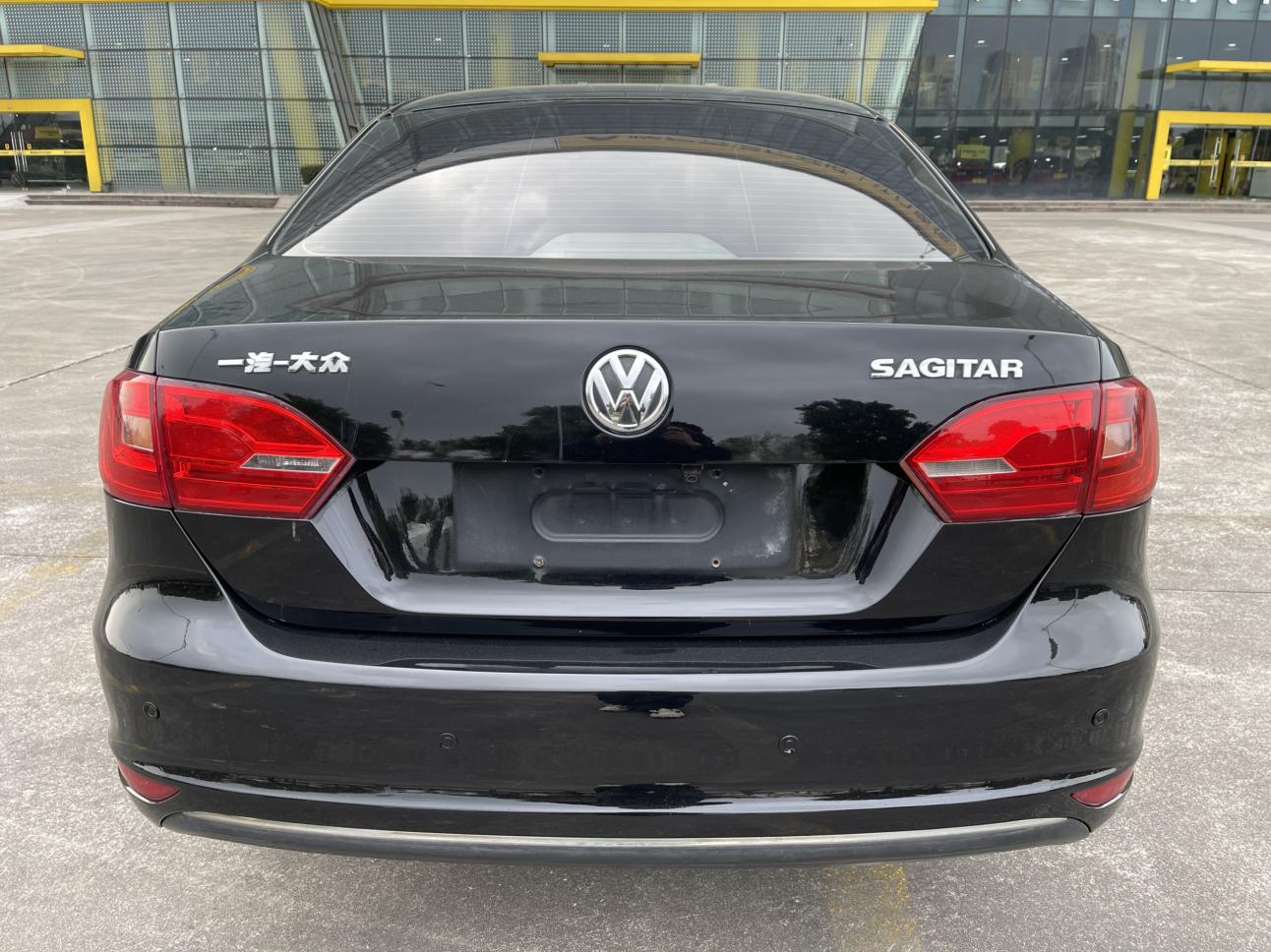 Volkswagen Sagitar 2013 thumb 2