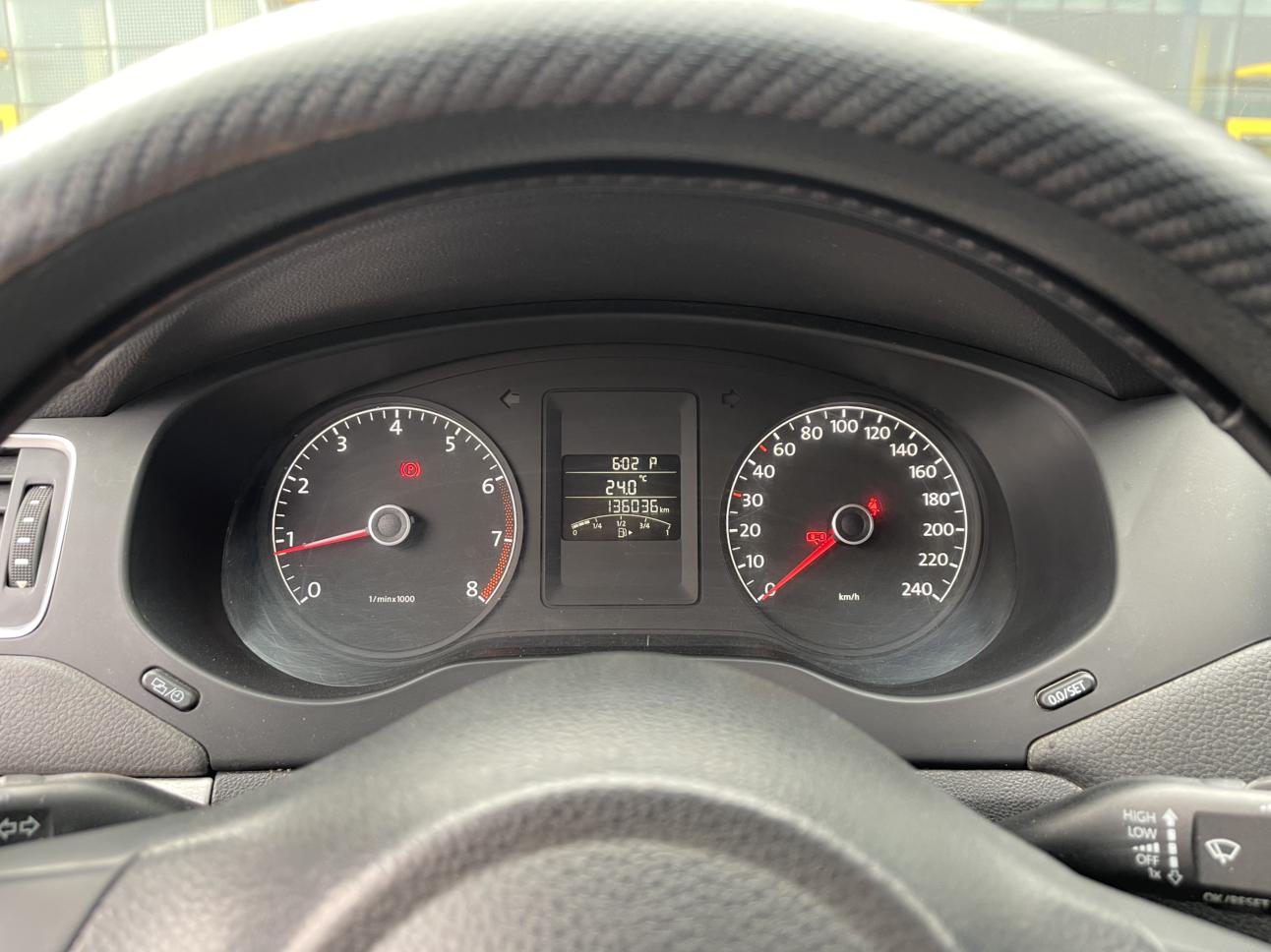 Volkswagen Sagitar 2013 thumb 5