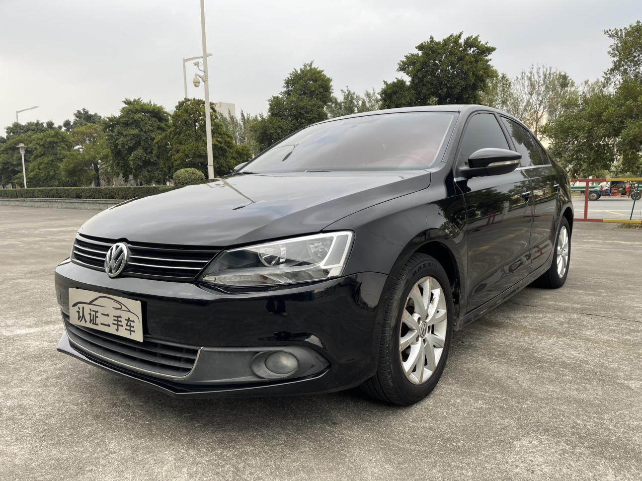 Volkswagen Sagitar 2013 thumb 8