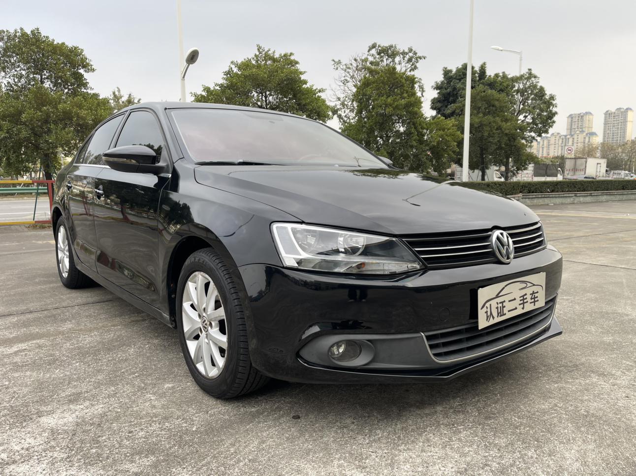 Volkswagen Sagitar 2013 thumb 10