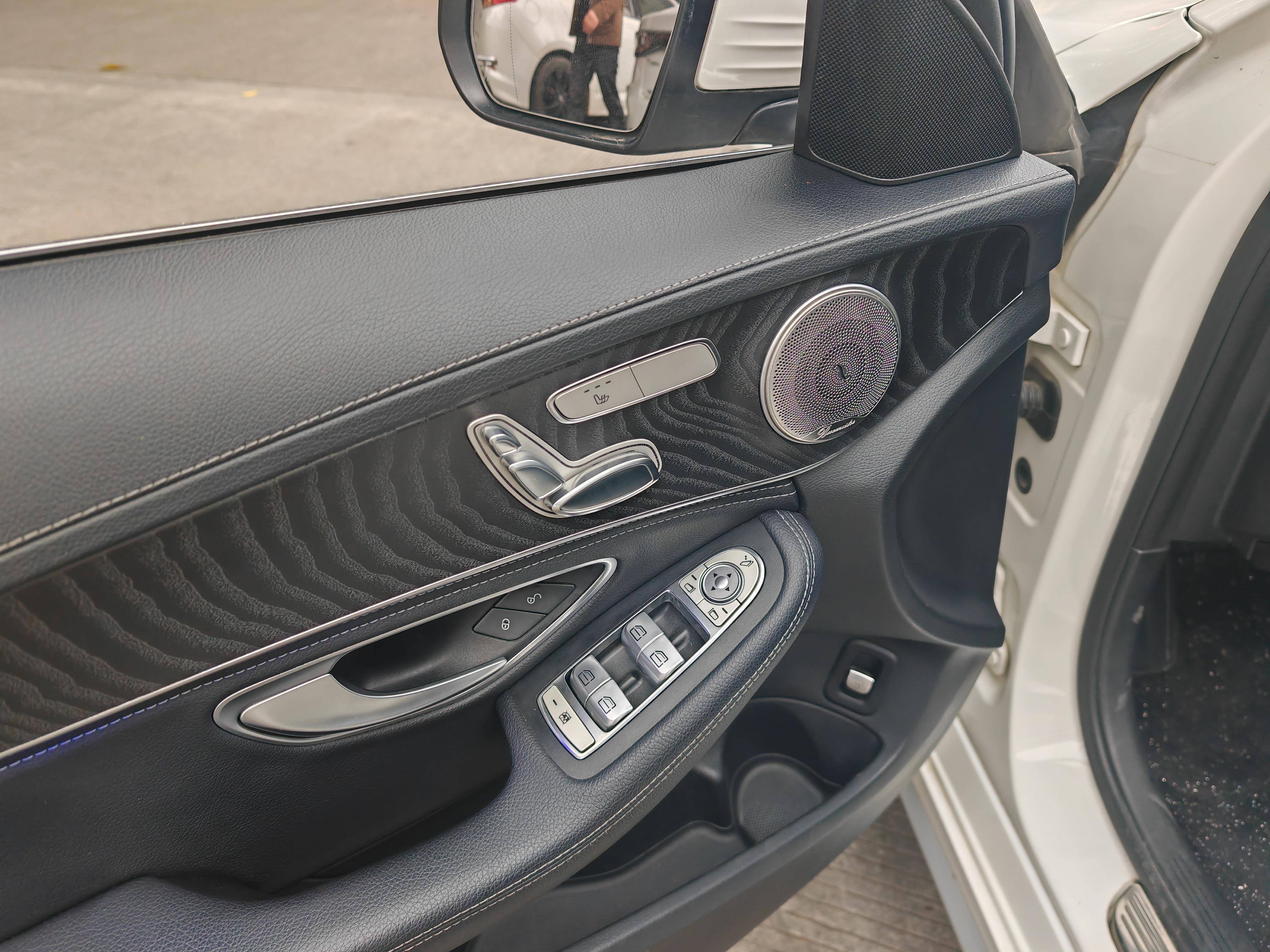 Mercedes-Benz C-Class 2017 thumb 9