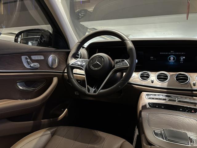 Mercedes-Benz E-Class 2023 thumb 6