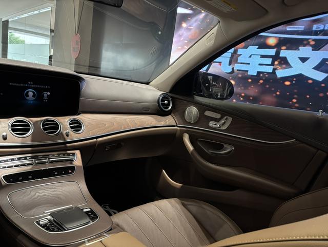 Mercedes-Benz E-Class 2023 thumb 7