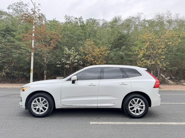 Volvo XC60 2019 thumb 2