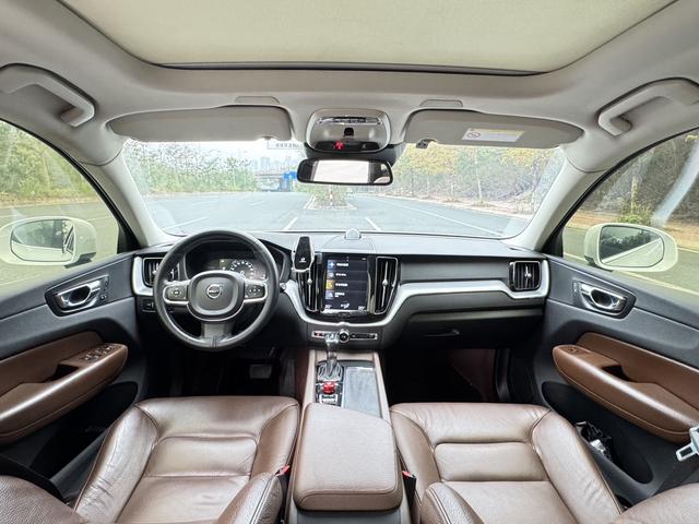 Volvo XC60 2019 thumb 3