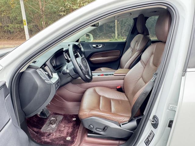 Volvo XC60 2019 thumb 4