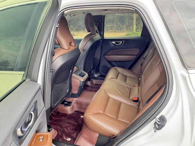 Volvo XC60 2019 thumb 5