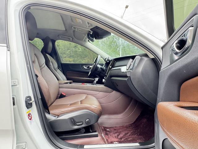 Volvo XC60 2019 thumb 9