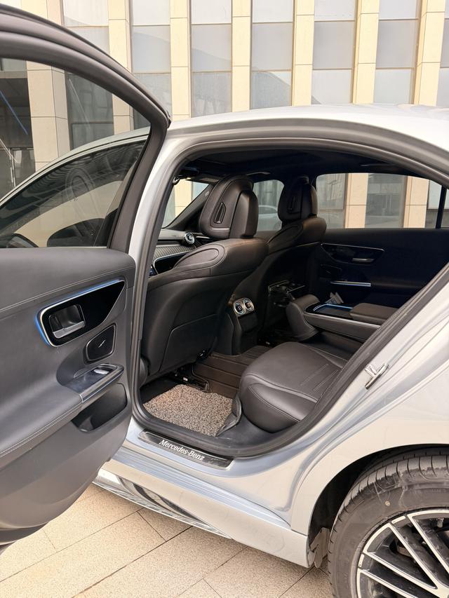 Mercedes-Benz C-Class 2023 thumb 4