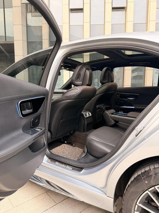 Mercedes-Benz C-Class 2023 thumb 5