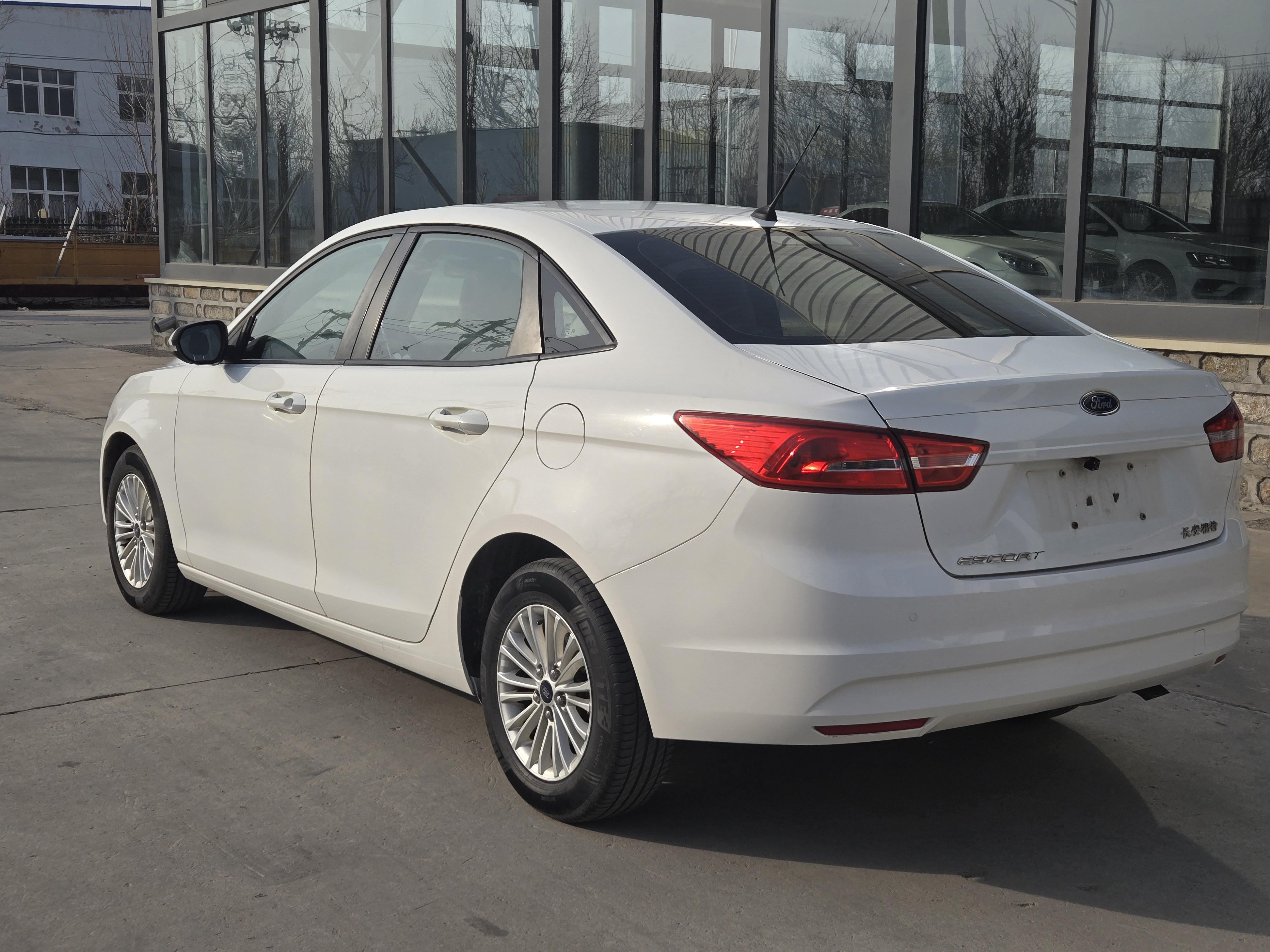 Ford Focus 2016 thumb 2