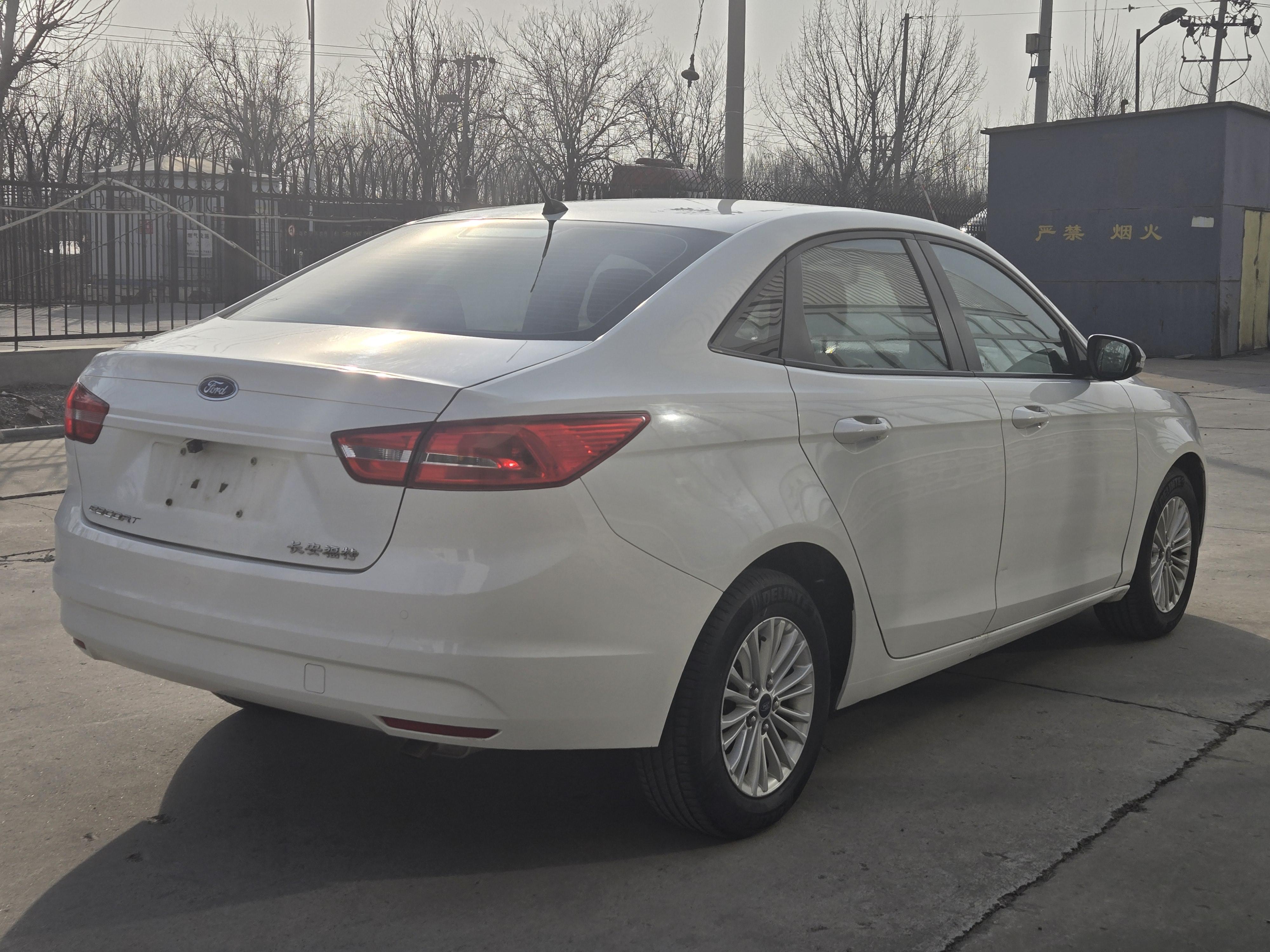 Ford Focus 2016 thumb 4