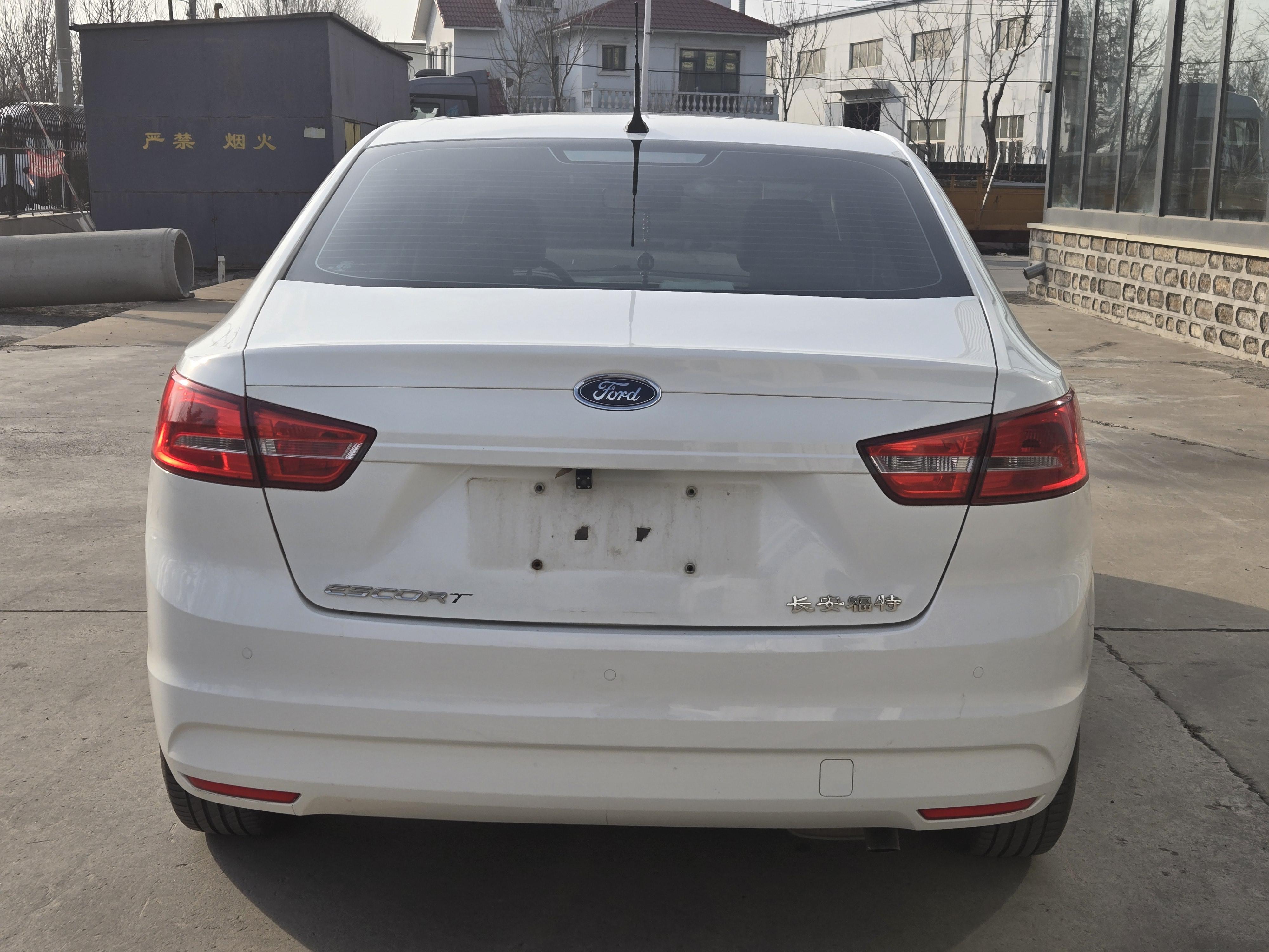 Ford Focus 2016 thumb 12