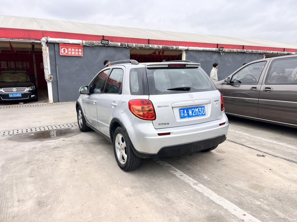 Suzuki SX4 2010 thumb 2