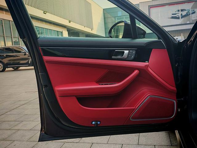 Porsche Panamera 2023 thumb 4