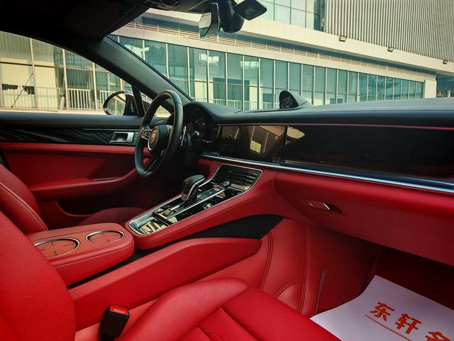 Porsche Panamera 2023 thumb 6
