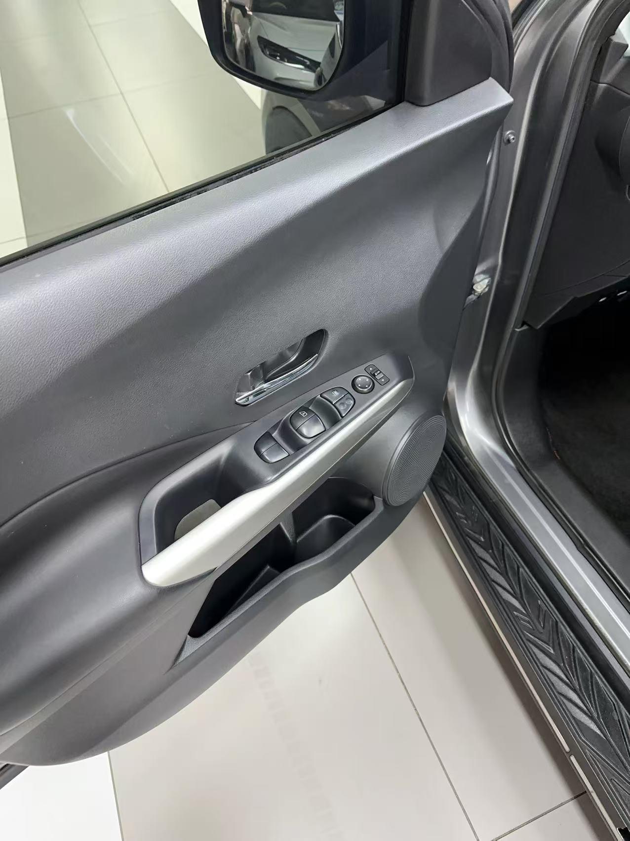 Nissan Kicks 2017 thumb 9