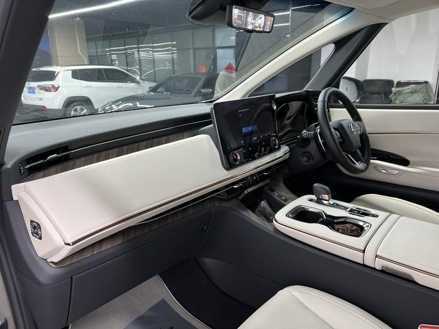 Lexus LM 2025 thumb 8