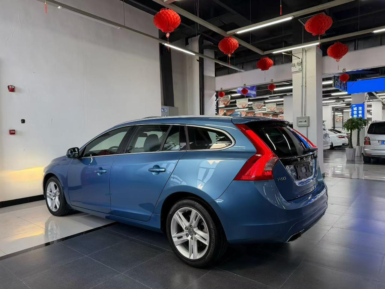 Volvo V60 2014 thumb 2