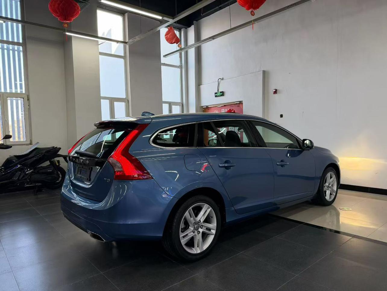 Volvo V60 2014 thumb 4