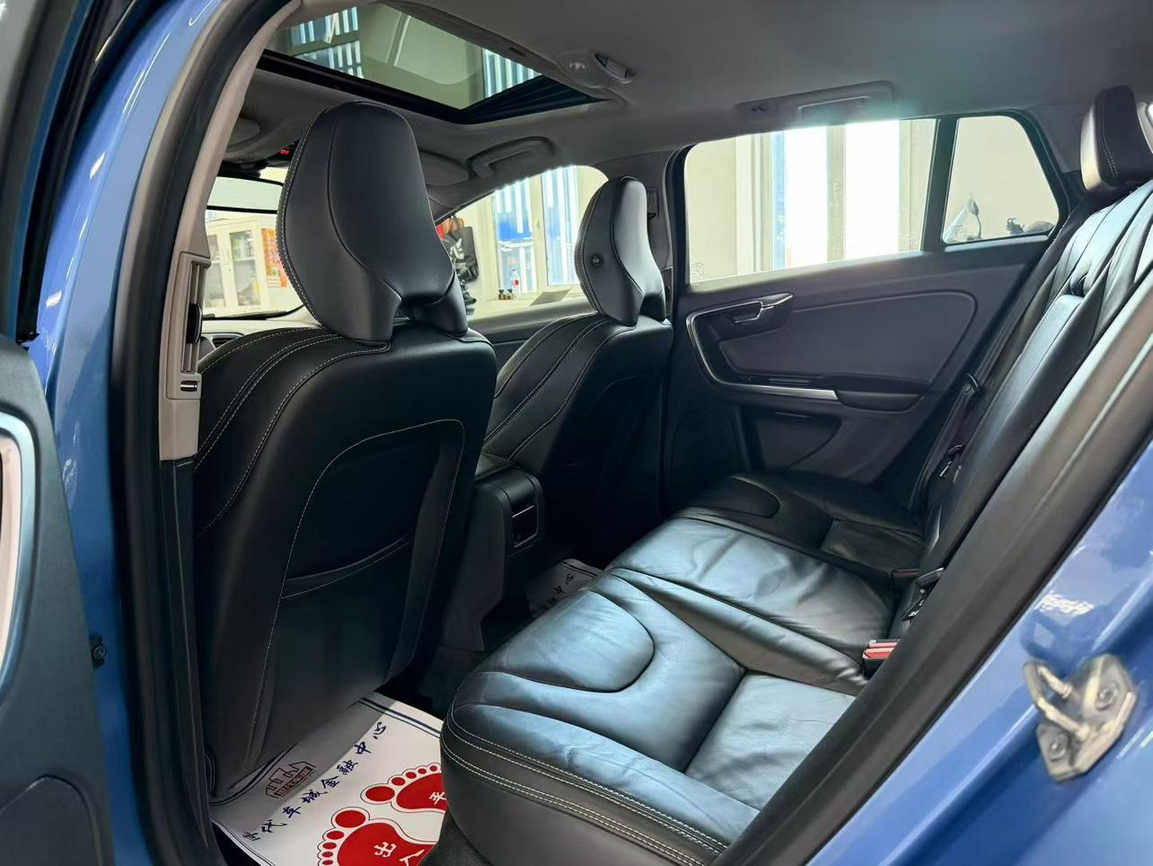 Volvo V60 2014 thumb 7