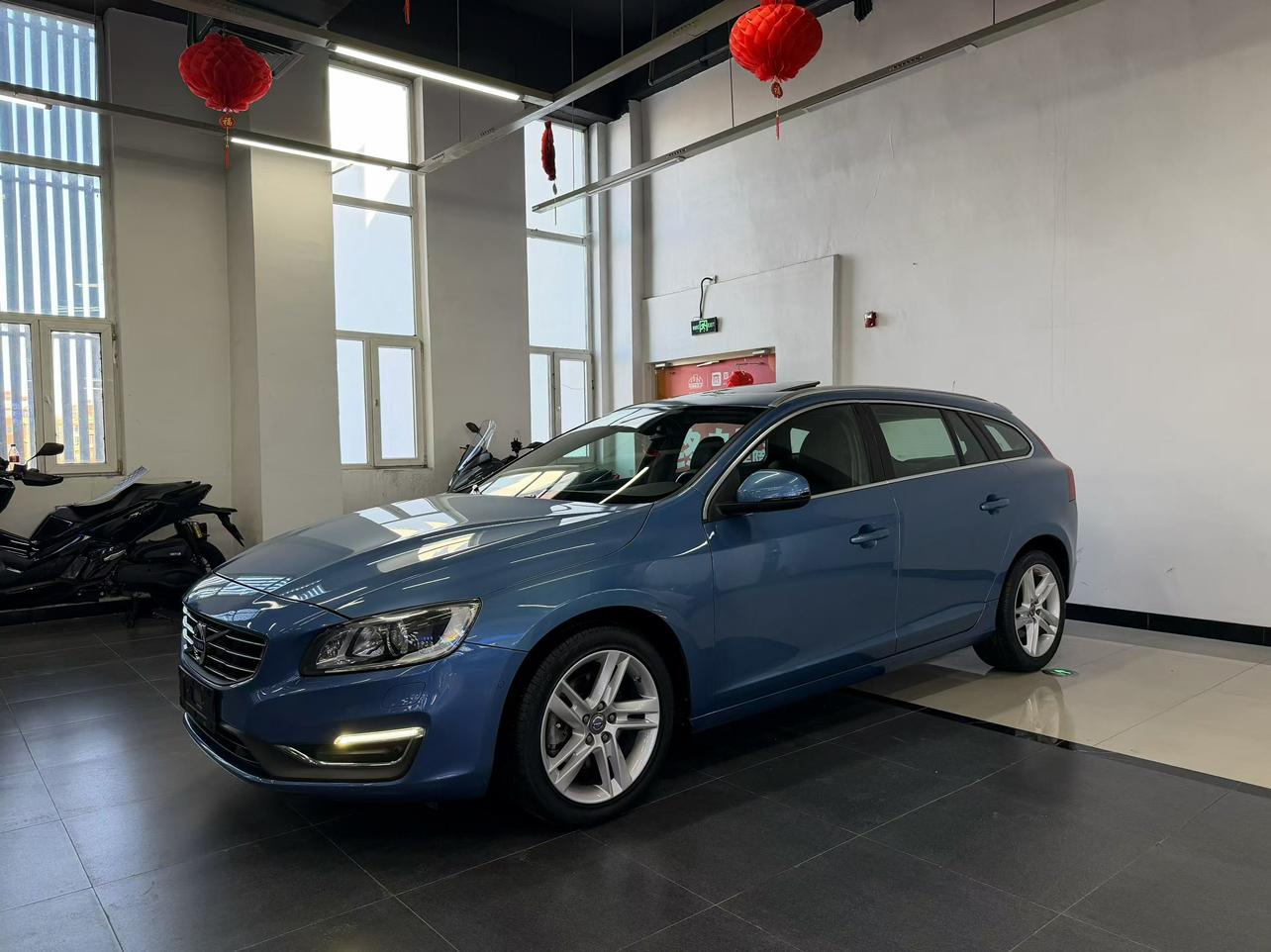 Volvo V60 2014 thumb 8